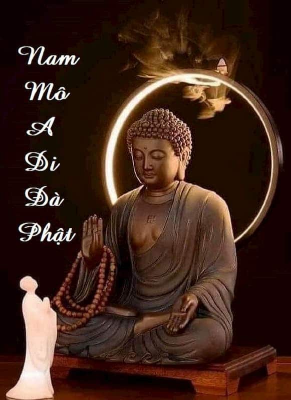 Niệm Phật A Di Đà: Tìm hiểu về Niệm Phật A Di Đà và cách thức của nó với bức ảnh này. Cảm thấy một sự bình an to lớn khi bạn suy nghĩ về tình yêu và sự thành kính đối với các vị Phật.